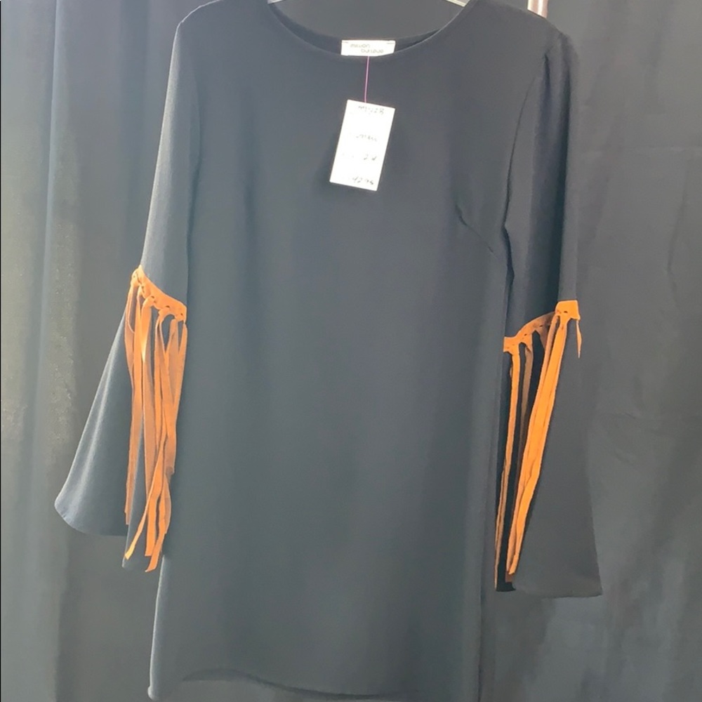NWT Million Bullpup Fringe Belle sleeve dress